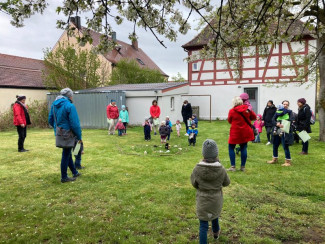 Minni Gottesdienst im Pfarrgarten